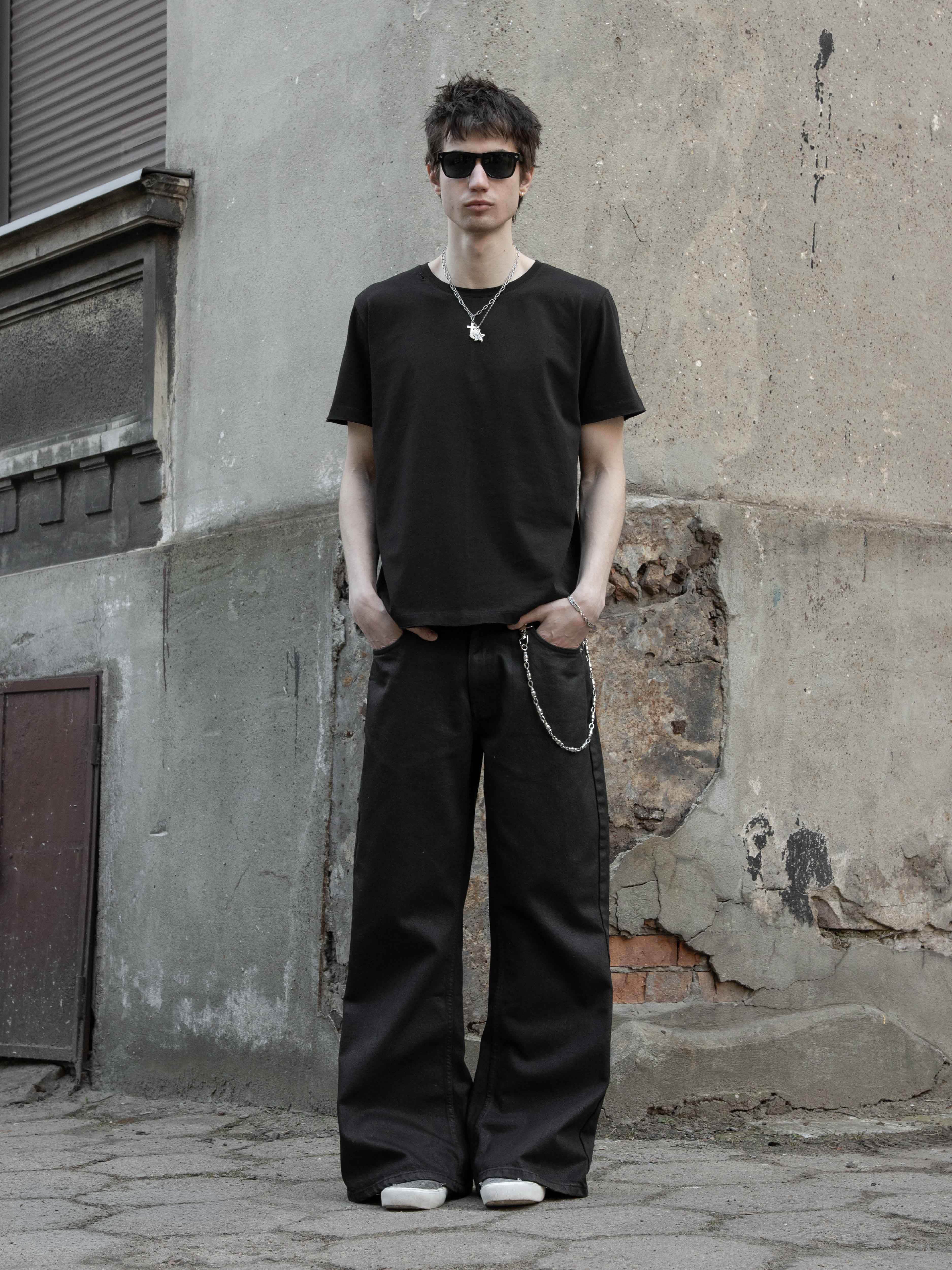 ROUND NECK TEE - BLACK - Image 2