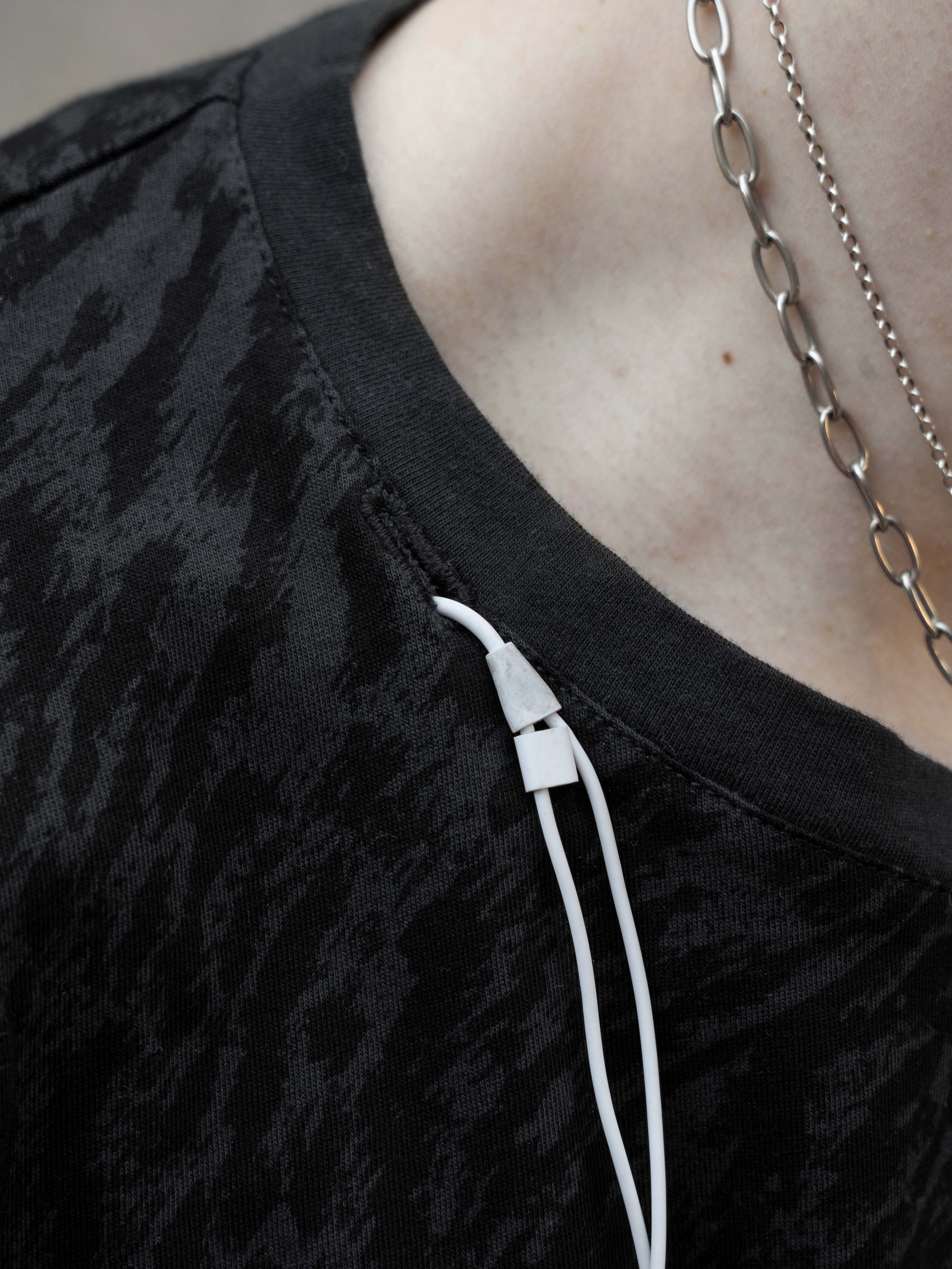 ROUND NECK TEE - BLACK LEOPARD - Image 3