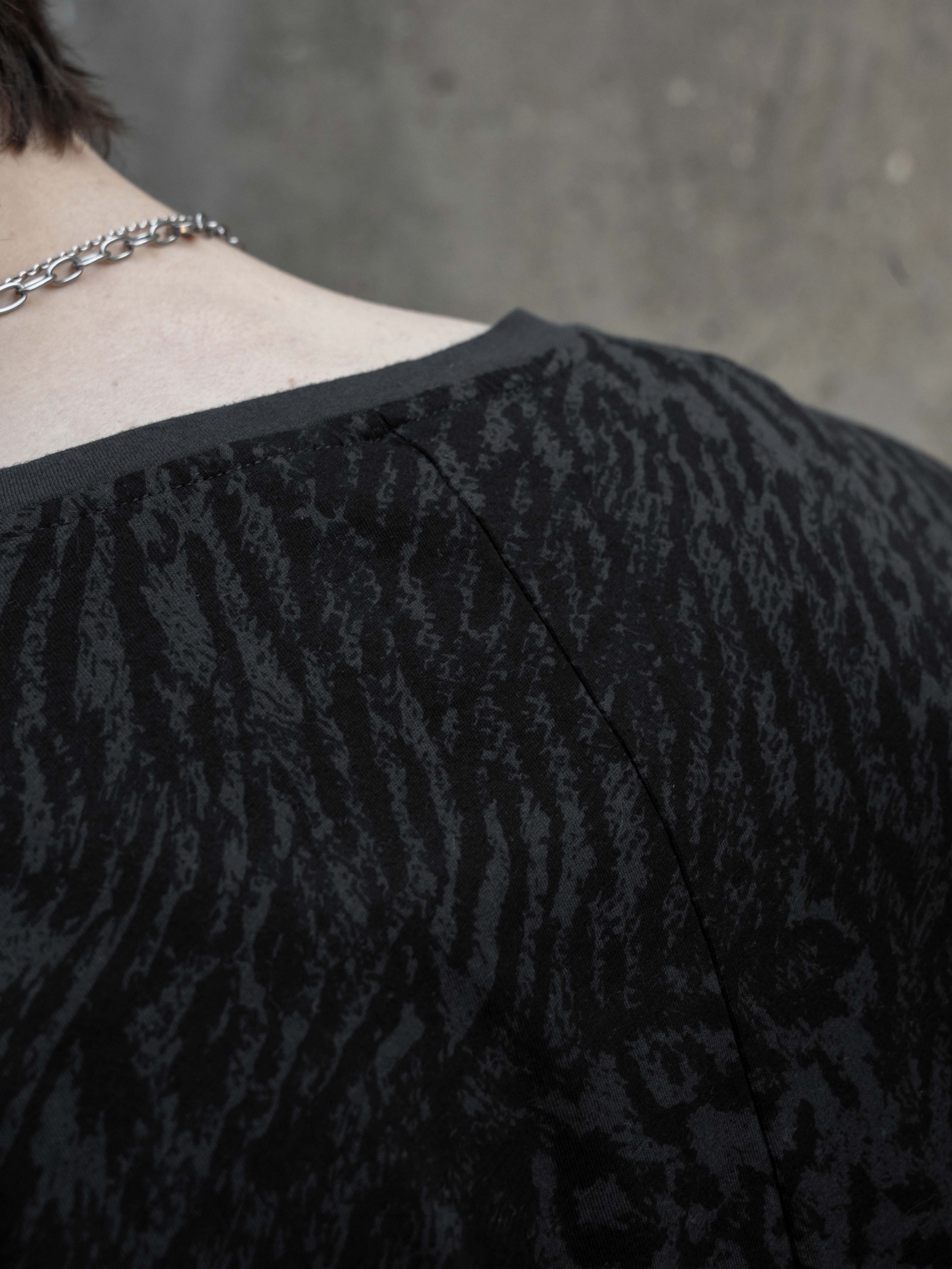ROUND NECK TEE - BLACK LEOPARD - Image 4