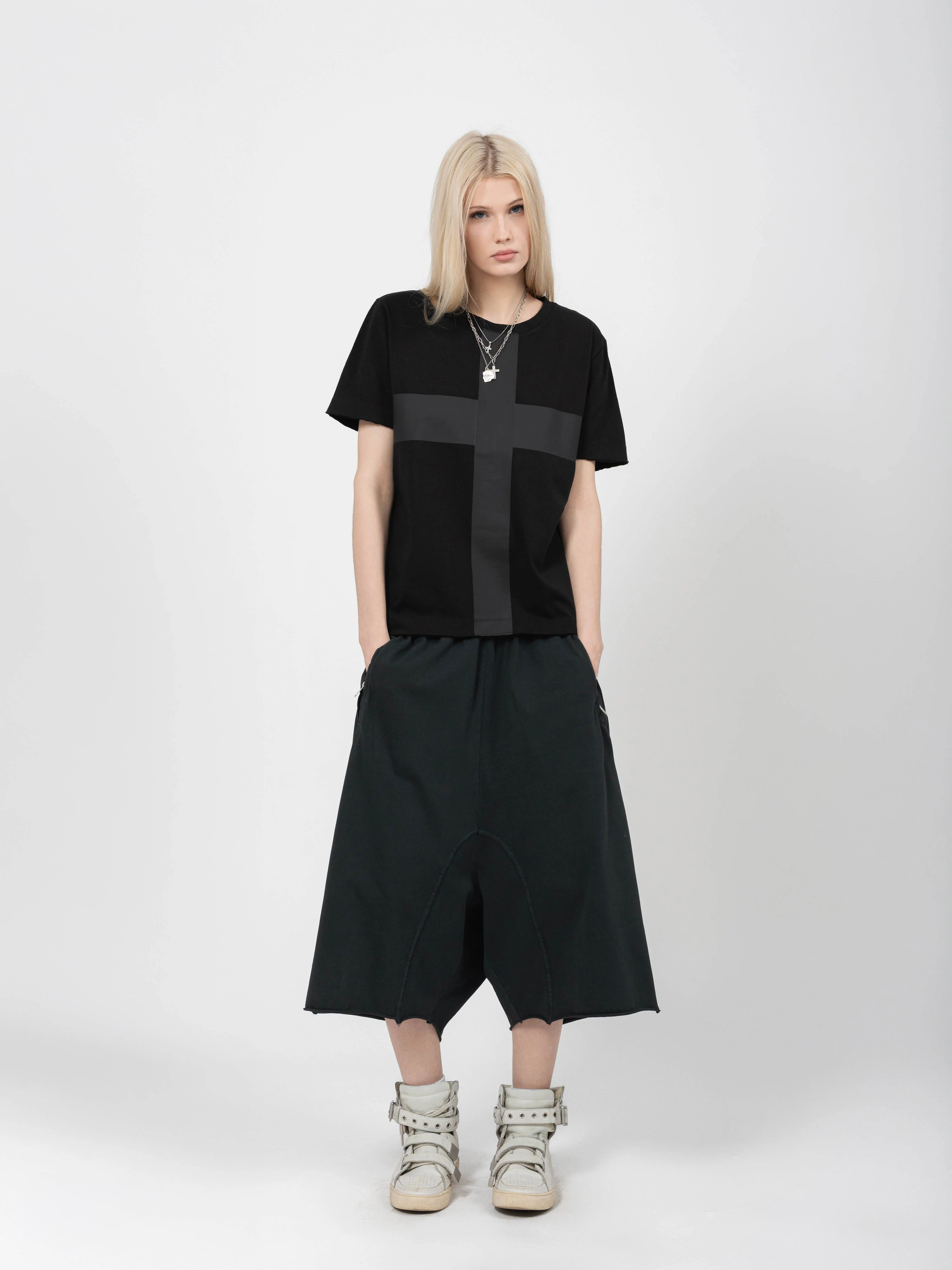 ROUND NECK TEE - BLACK TAPE - Image 2