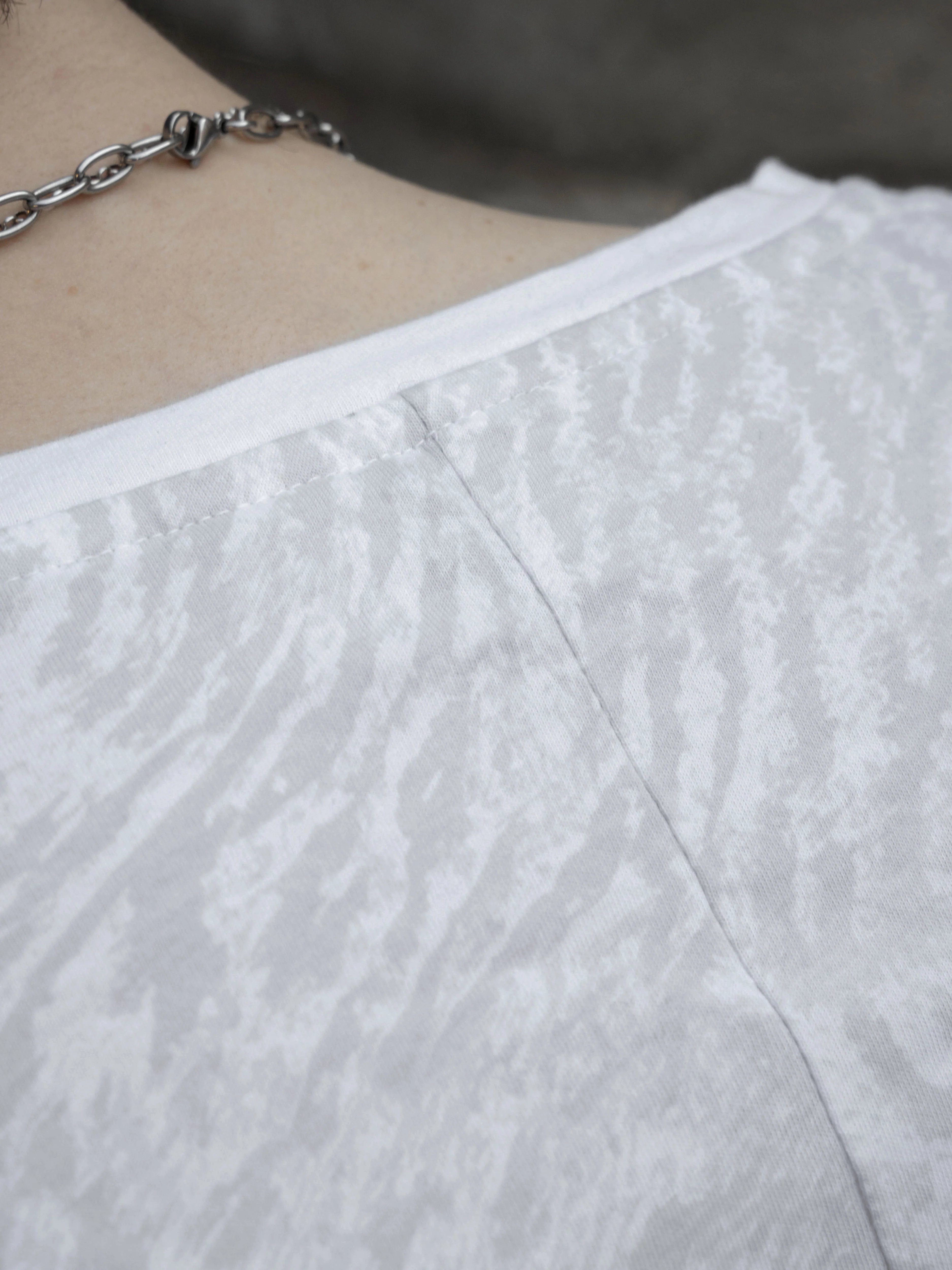 ROUND NECK TEE - WHITE LEOPARD - Image 4