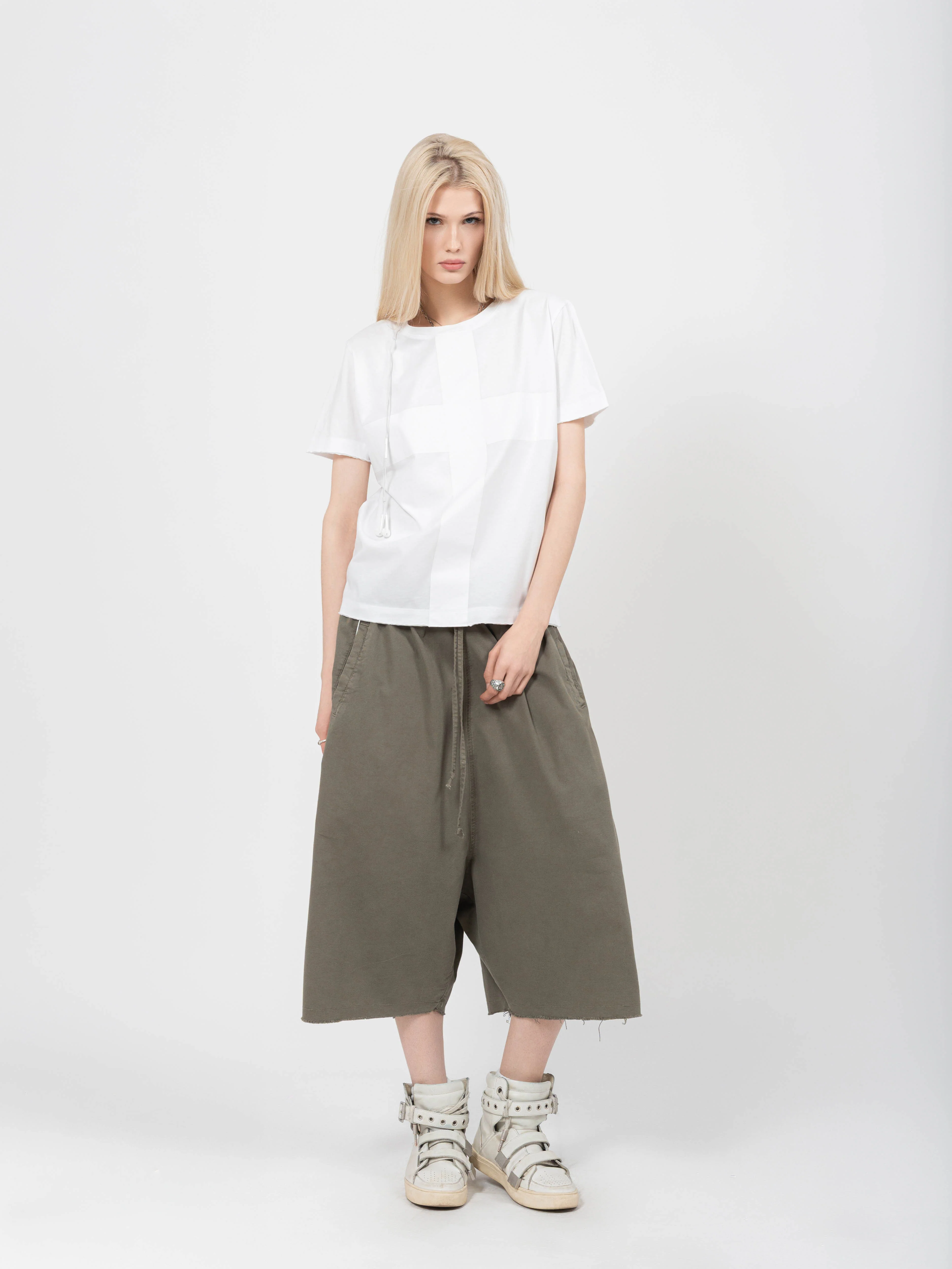 ROUND NECK TEE - WHITE TAPE - Image 3