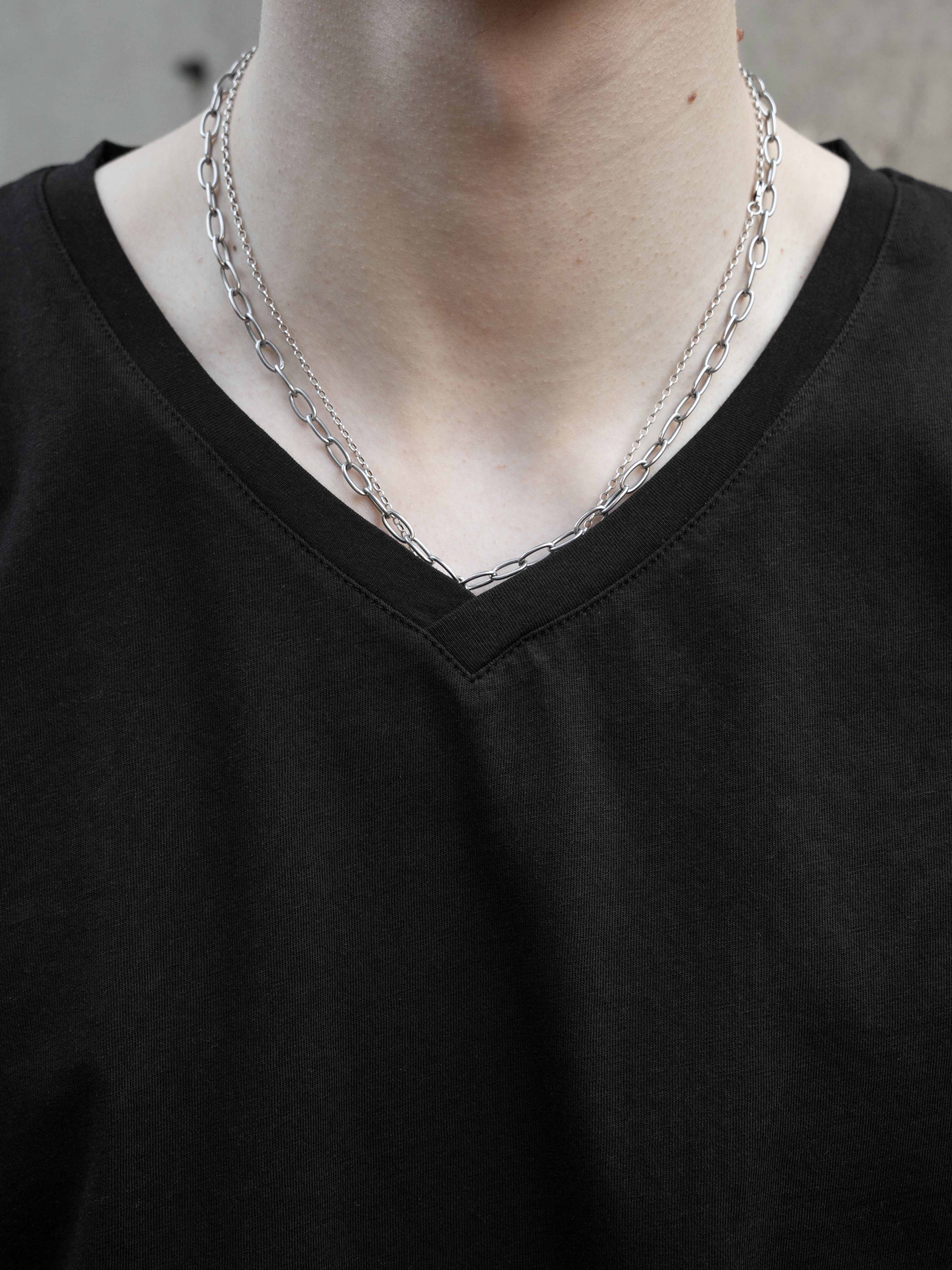 V-NECK TEE - BLACK - Image 3