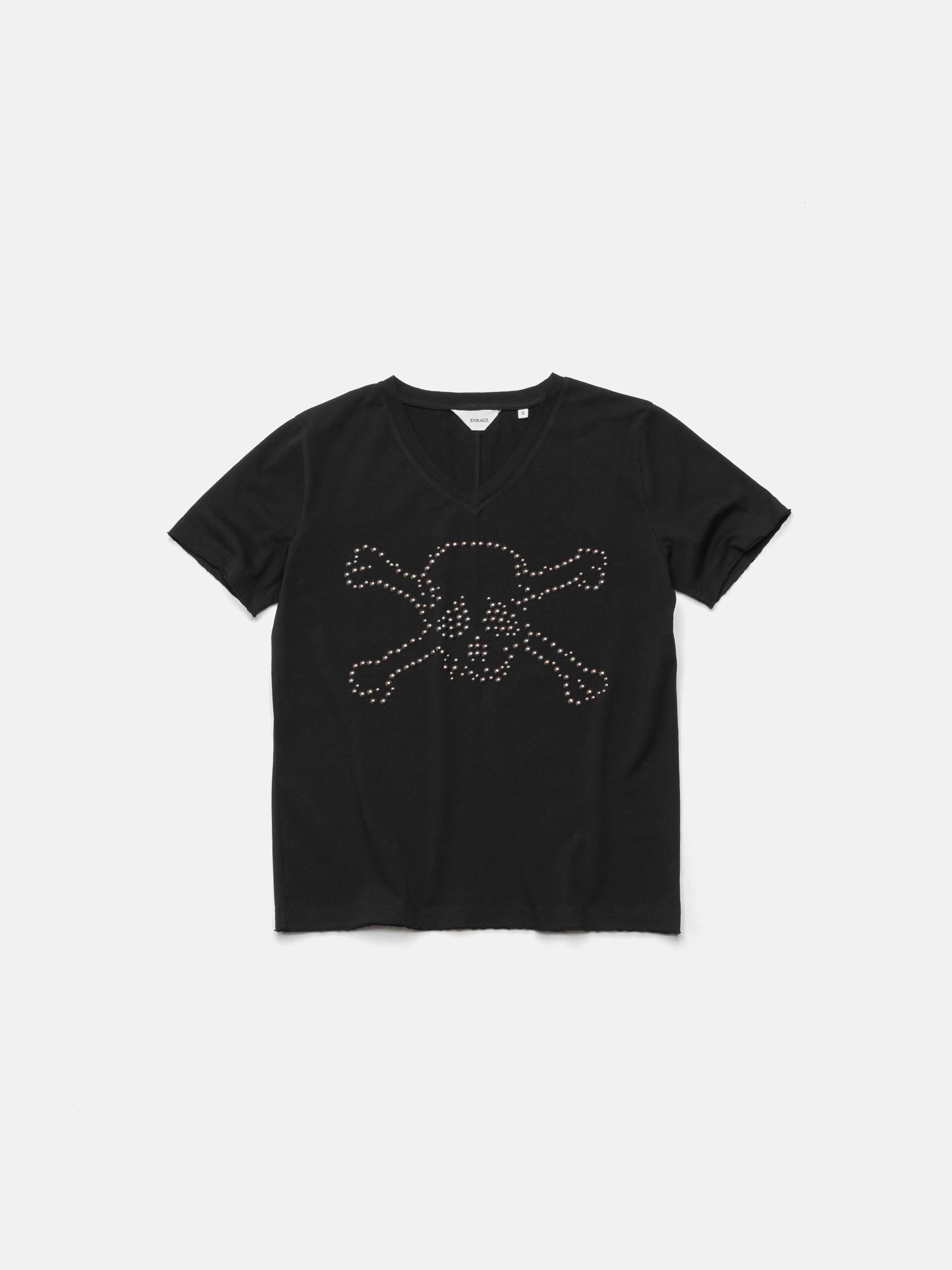 V-NECK TEE - BLACK STUDDED SKULL
