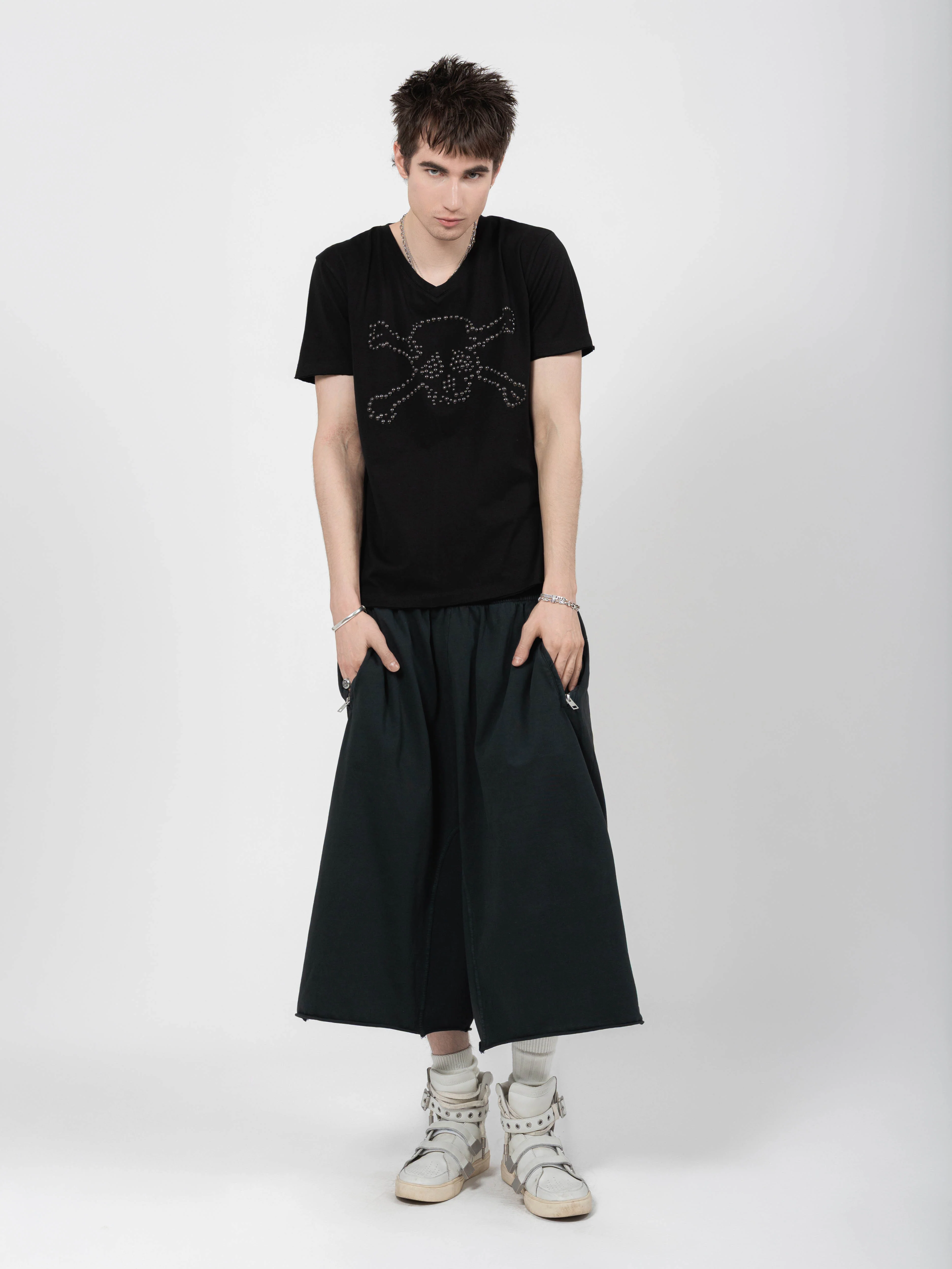 V-NECK TEE - BLACK STUDDED SKULL - Image 2