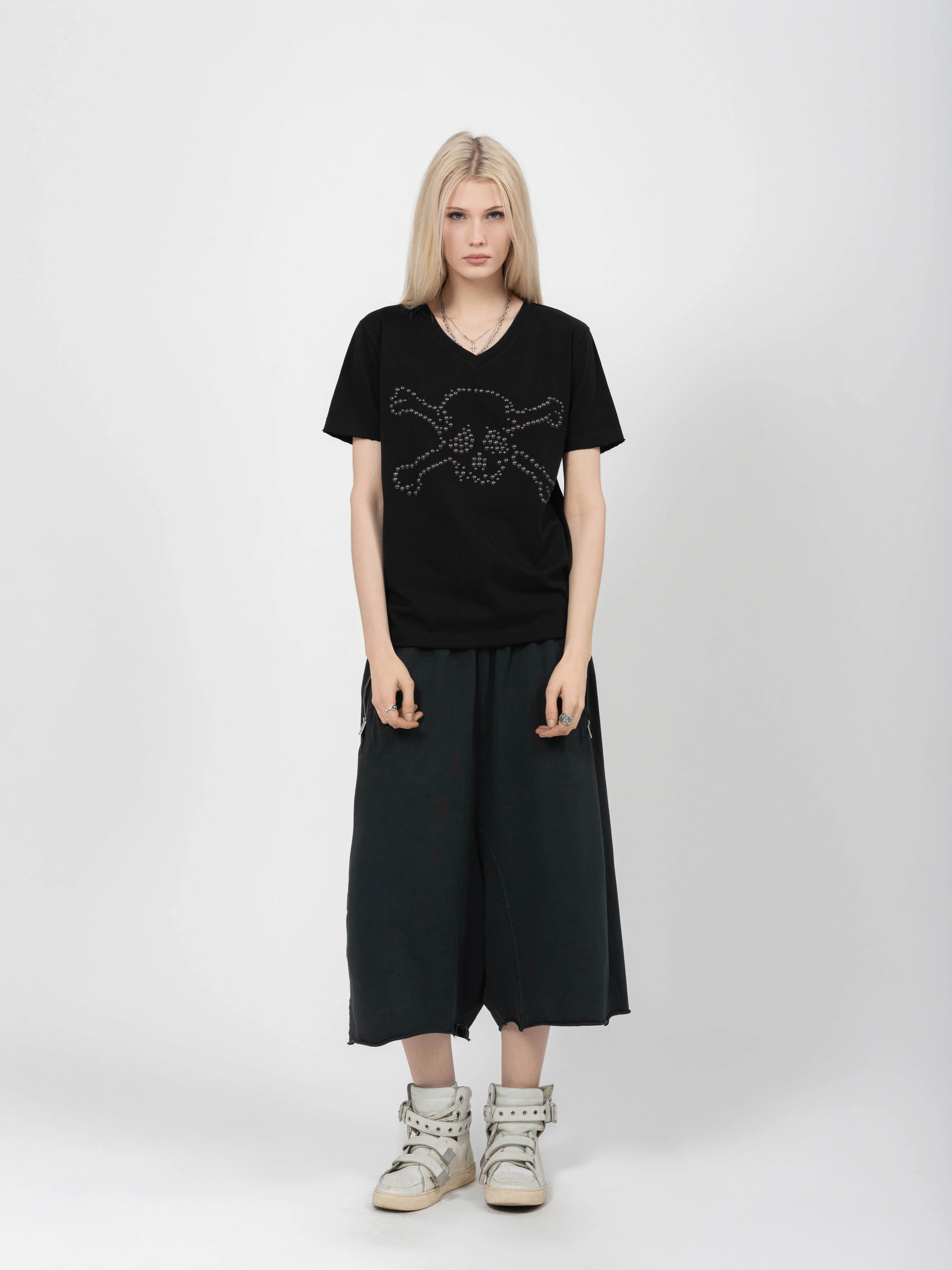 V-NECK TEE - BLACK STUDDED SKULL - Image 3