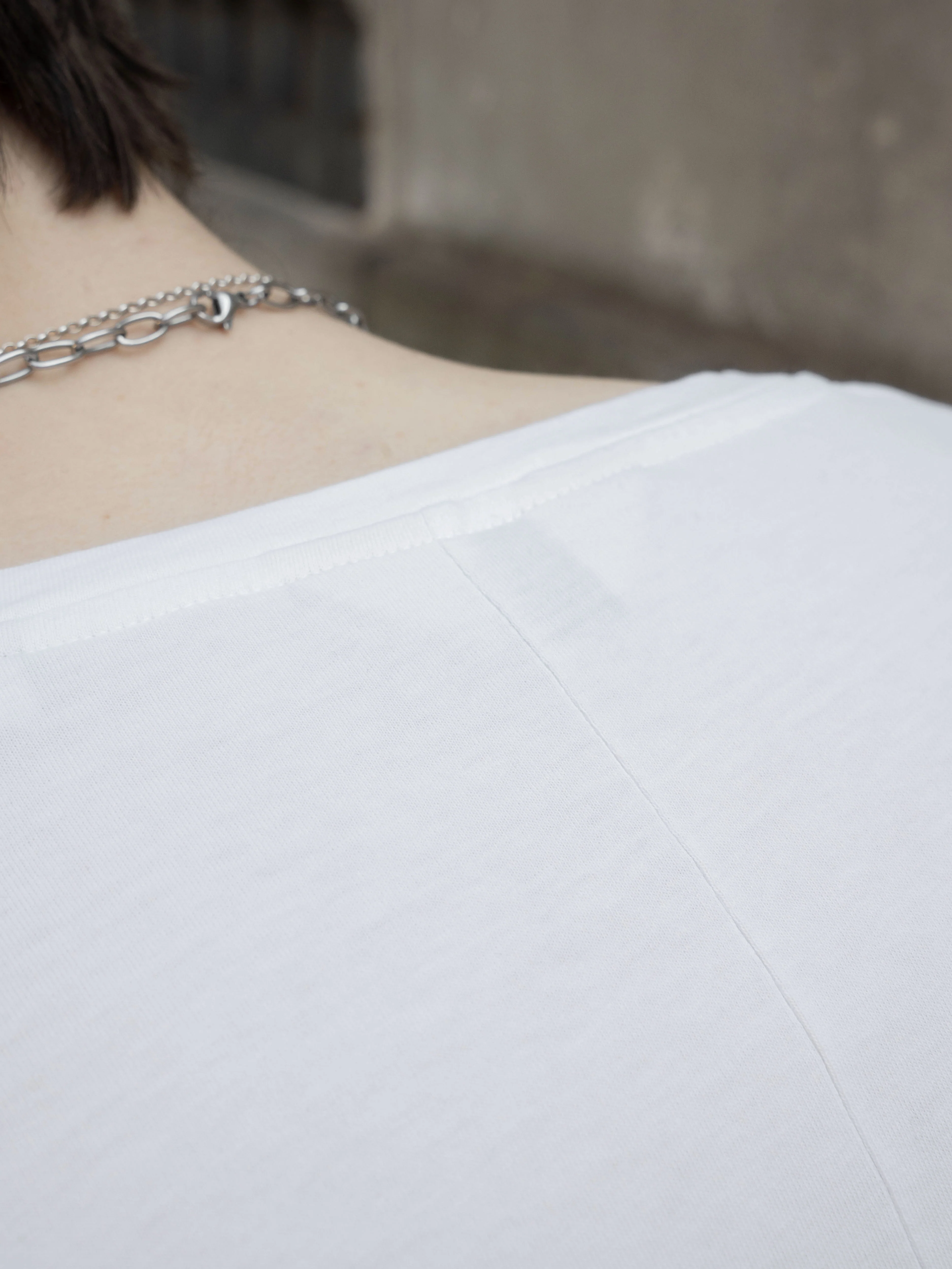 V-NECK TEE - WHITE - Image 4